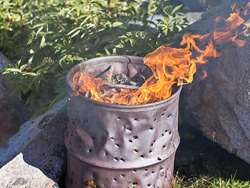 Как сжечь мусор в огороде: правила утилизации огородного мусора