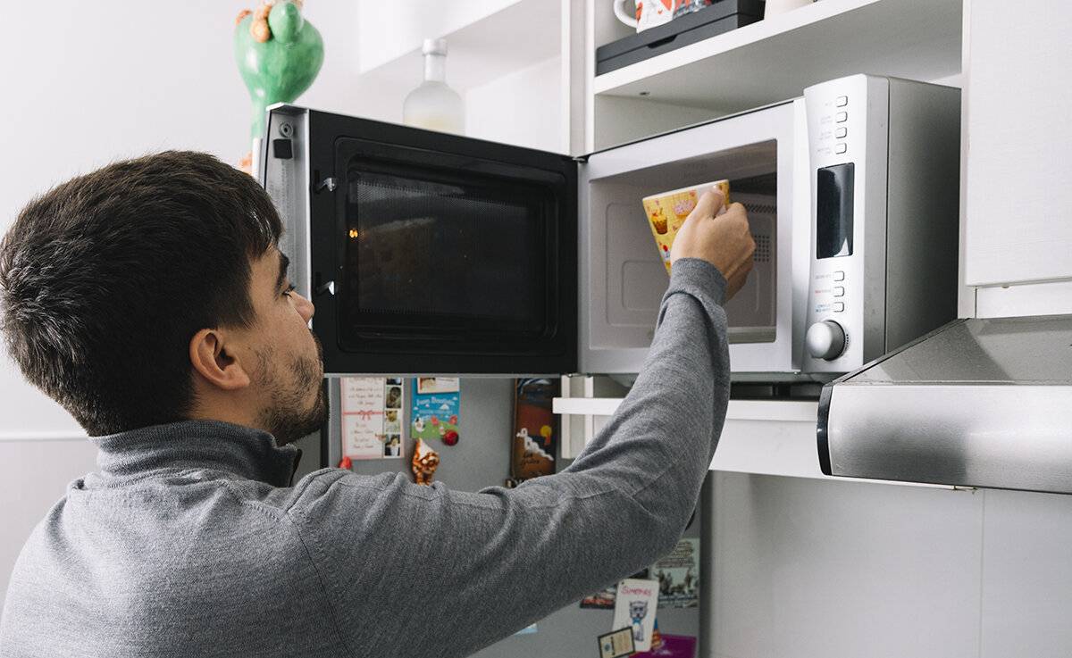 Зачем на кухне микроволновка: 9 причин, кроме разогрева пищи