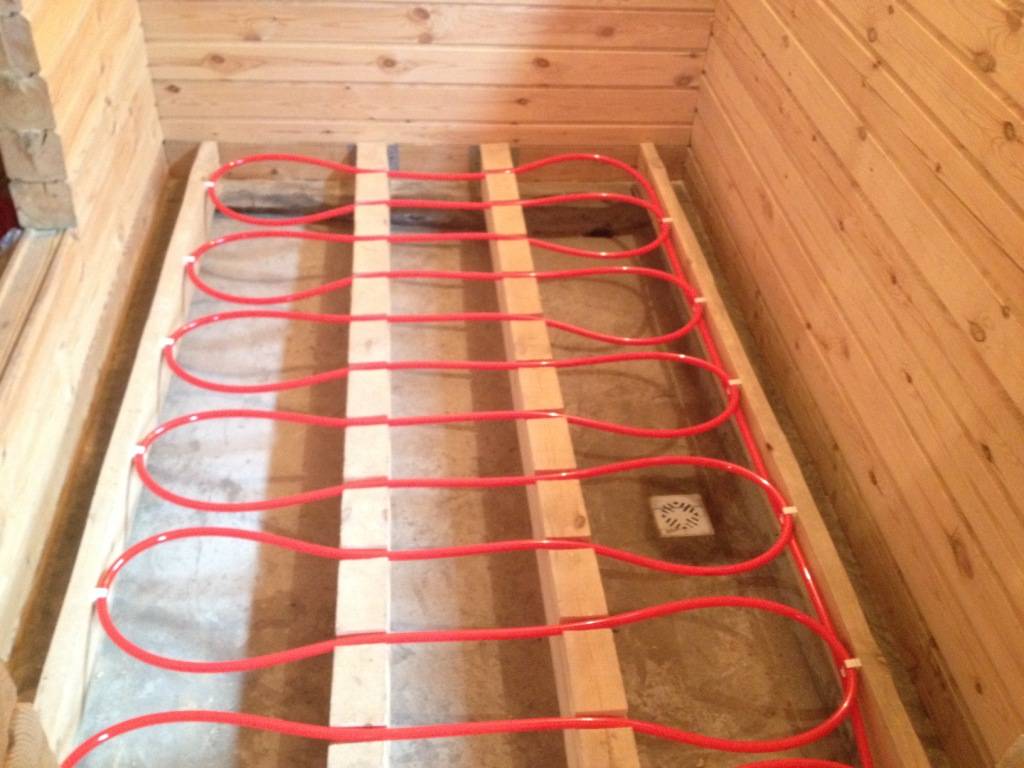 Как сделать теплый пол в деревянном доме своими руками, устройство и монтаж сухого пола, водяного и электрического, фото и видео