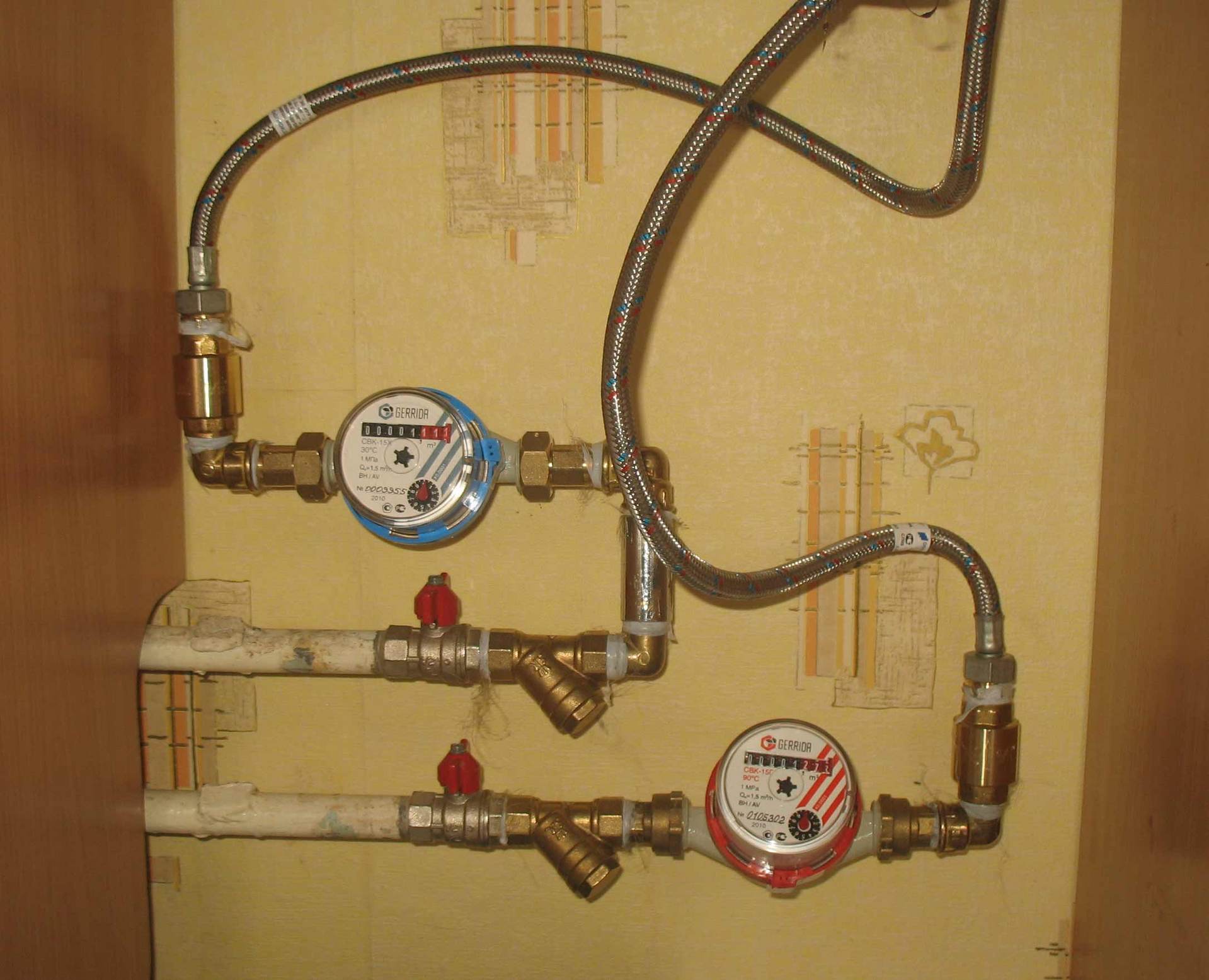 Установка счетчиков воды: как правильно поставить водосчетчик в квартире или частном доме (видео, фото)