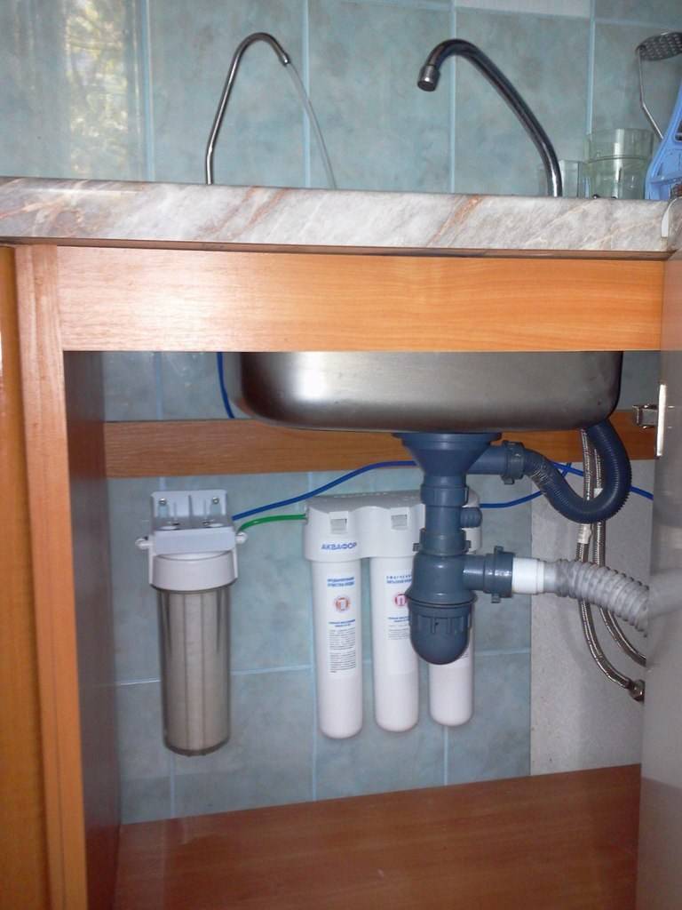 Установка фильтра для воды под мойку