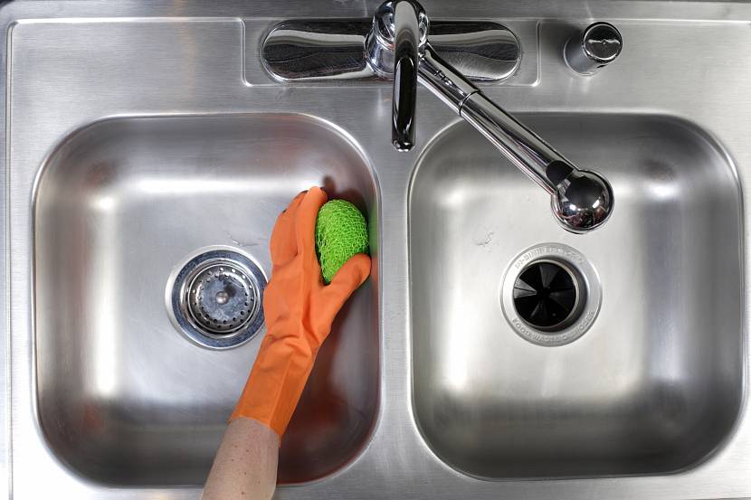 Способы прочистить засоры в ванной в домашних условиях: народные средства, причины засоров и профилактика