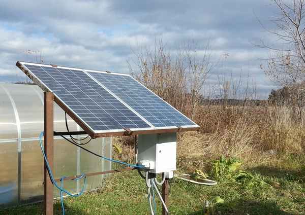 Домашняя солнечная электростанция, отдающая энергию в сеть