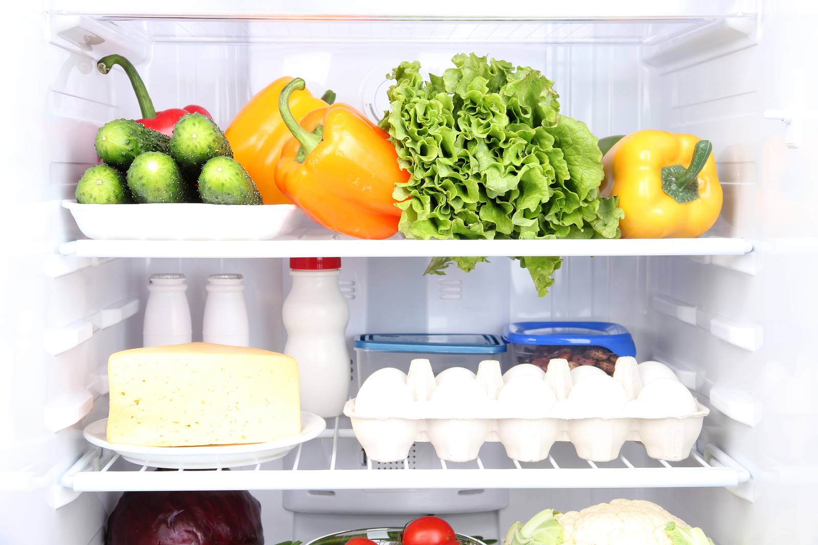 Правильное хранение продуктов в холодильнике дома