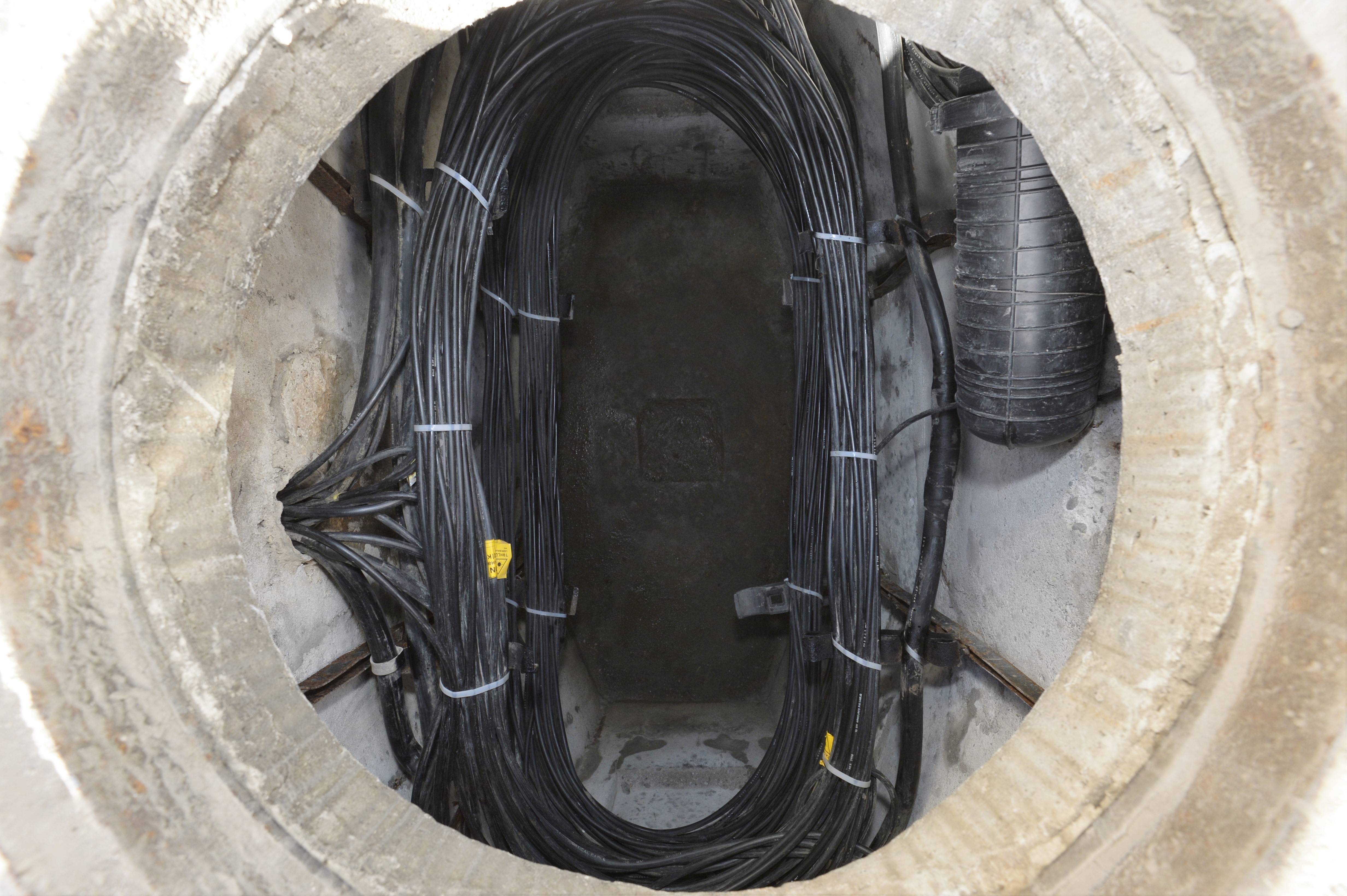 Прокладка кабеля в кабельной канализации: нормы пуэ и технология