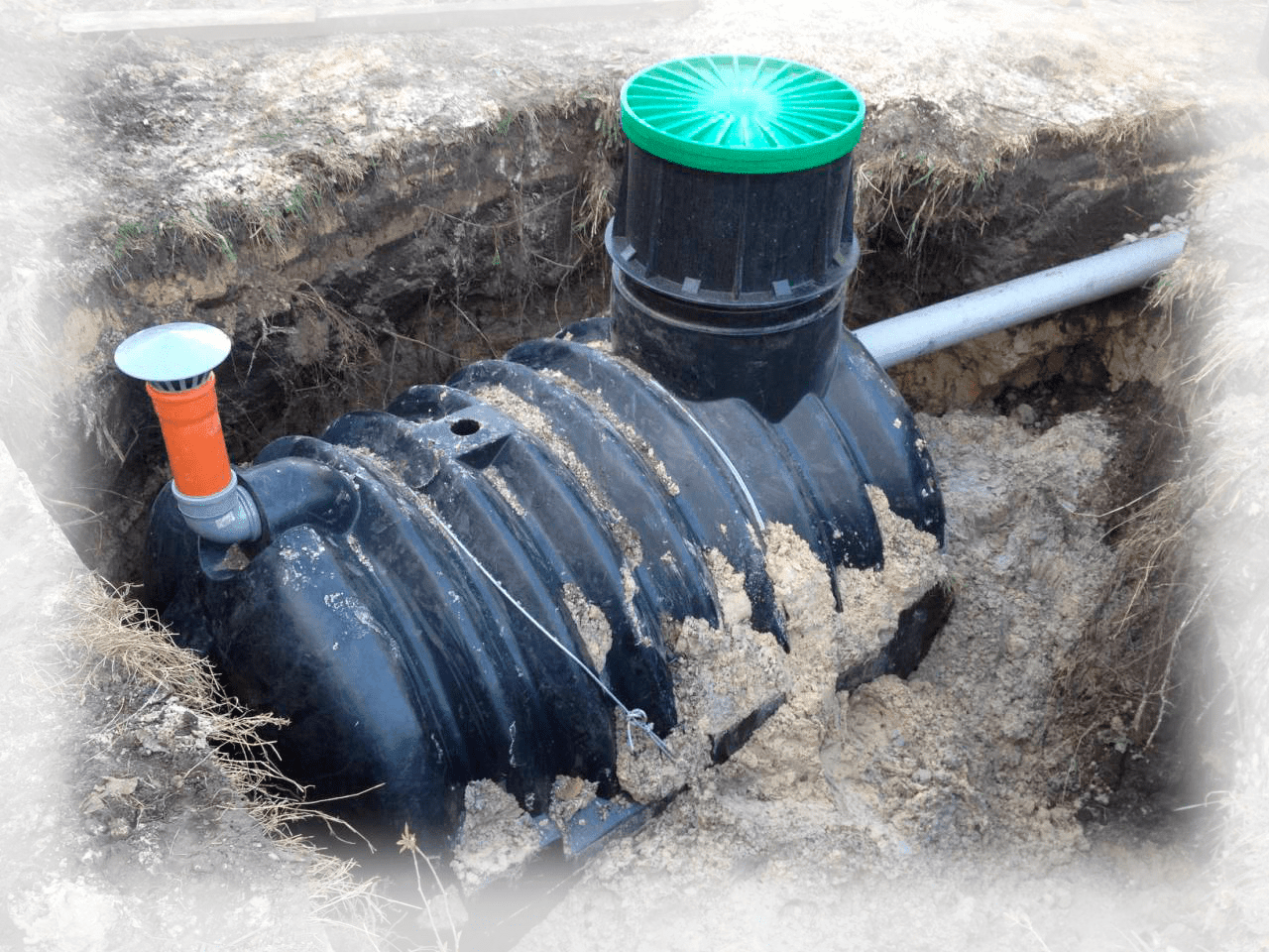 Емкость для канализации частного дома – какой вид выбрать, преимущества и установка