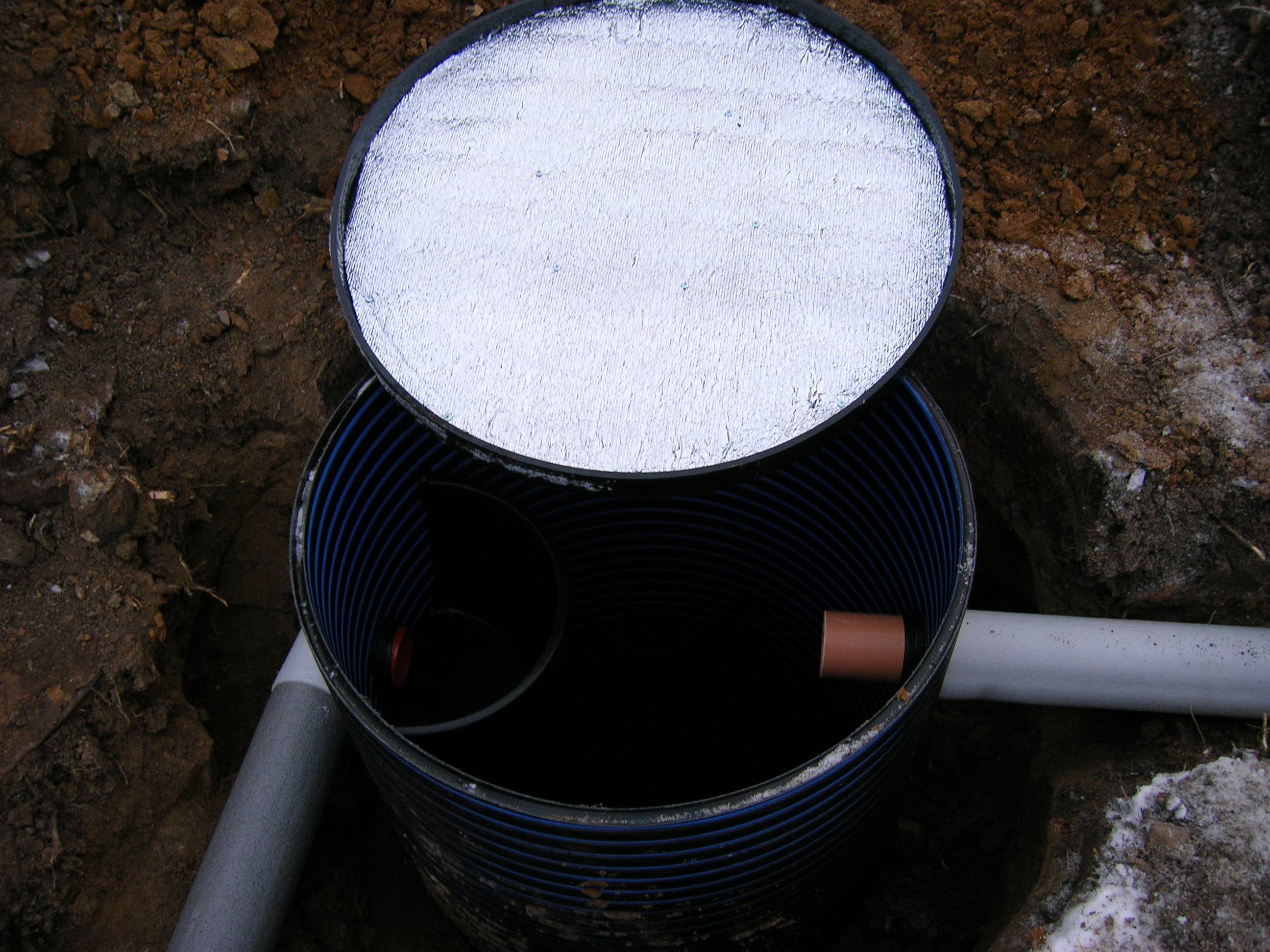 Труба для выгребной ямы. Септик из трубы пластиковой. Септик из бетонных колец. Фильтр для выгребной ямы. Септик для дачи из трубы.