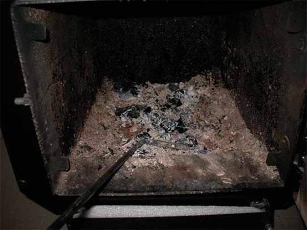 Как правильно почистить твердотопливный котел отопления от смолы в