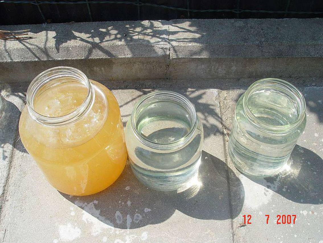 Вода из скважины желтеет и пахнет: как устранить загрязнение источника