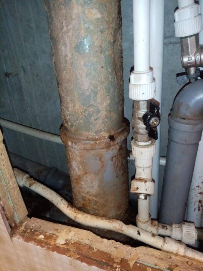 Замена канализационных труб в квартире своими руками демонтаж старых и сборка новых