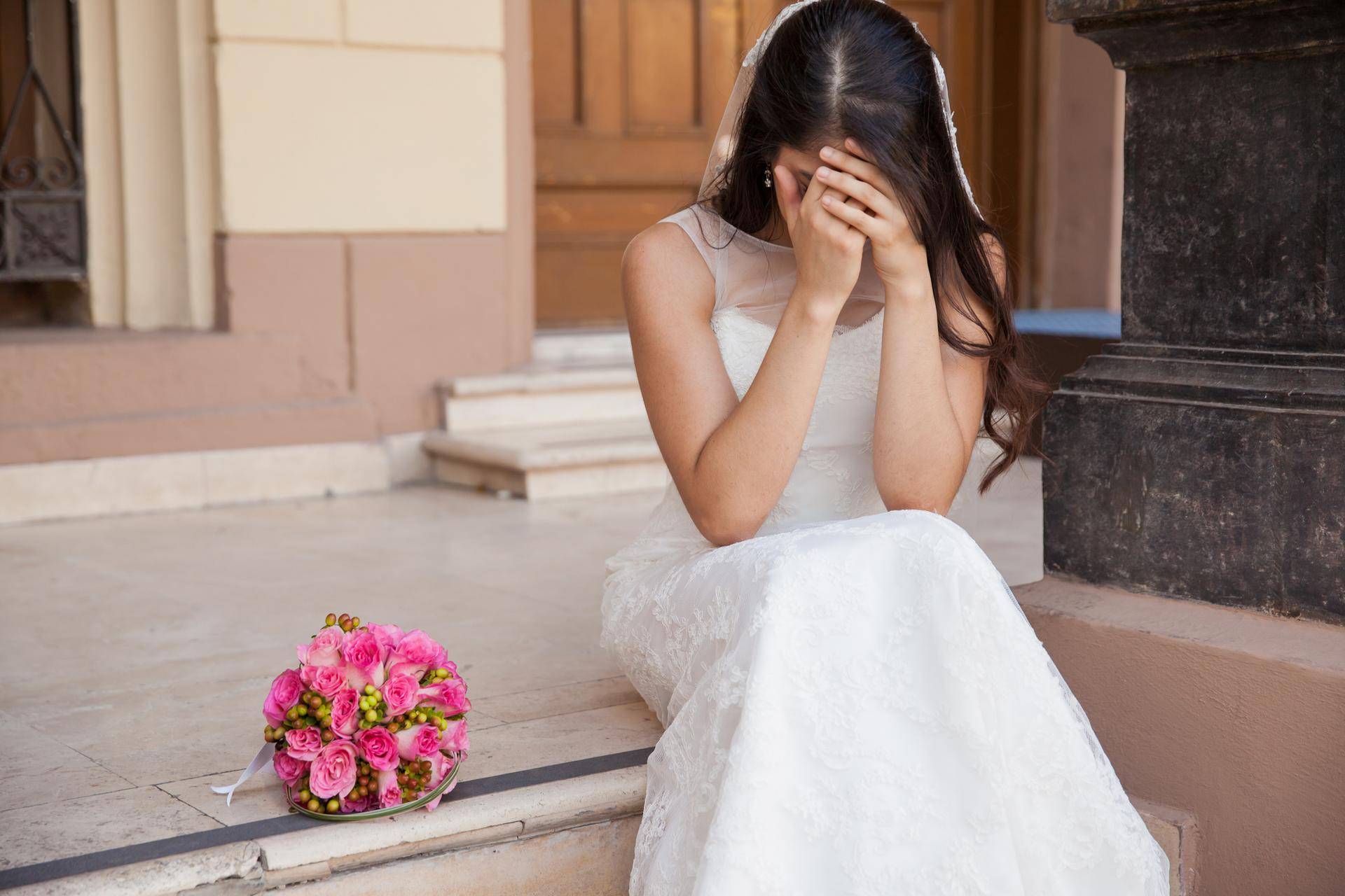 Что предлагают невесте при входе в дом жениха на татарской свадьбе?