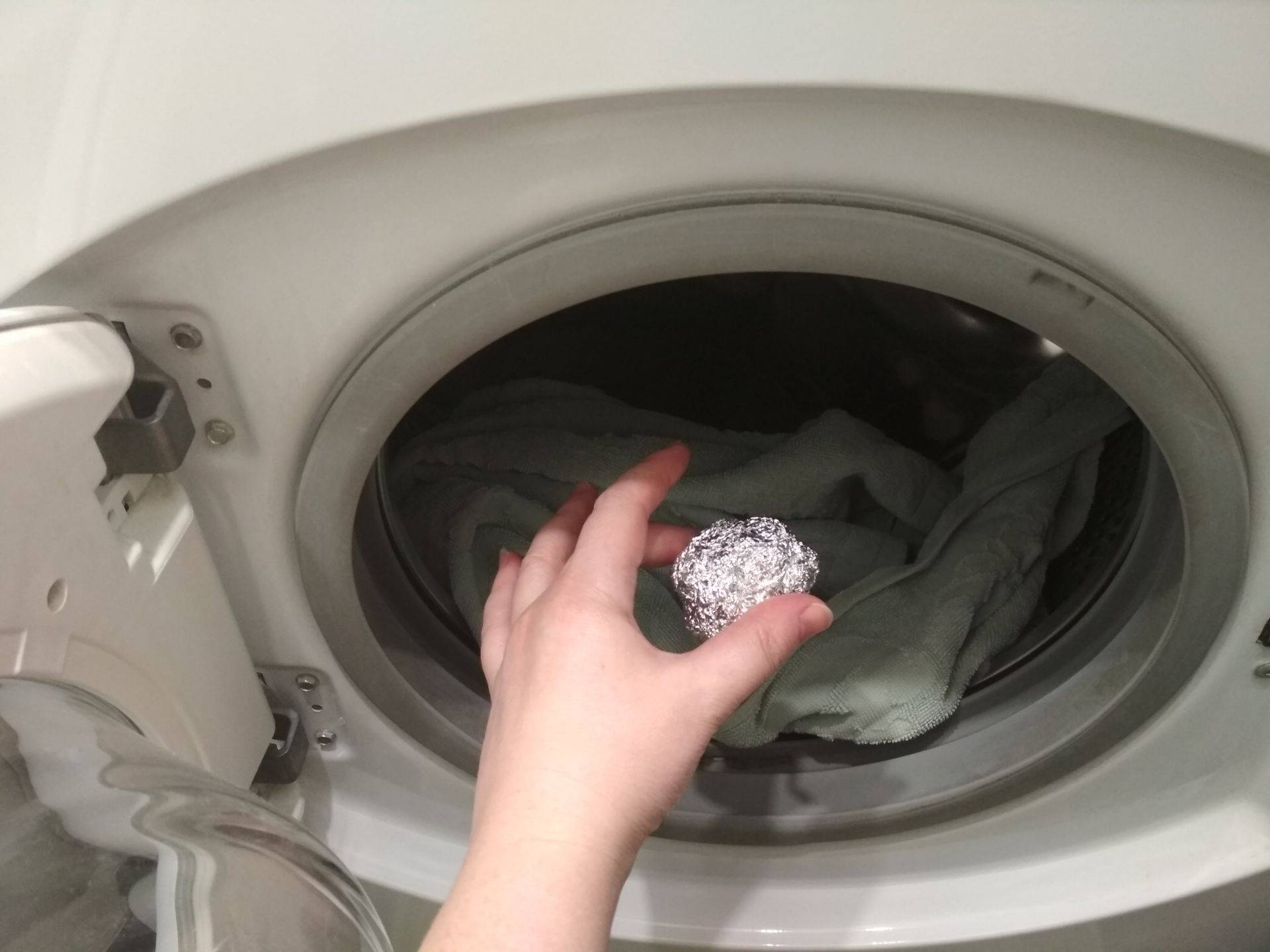 Фольга в стиральной машине: зачем нужна? эффективность и мифы