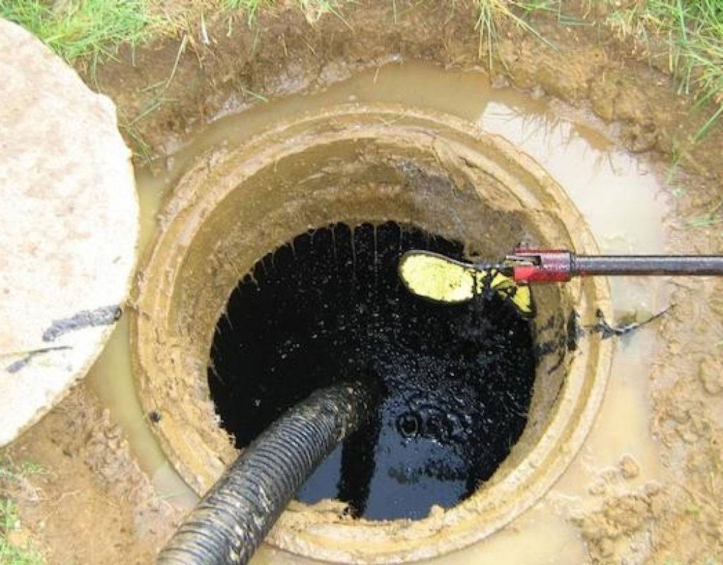 Как обустроить выгребную яму при высоком уровне грунтовых вод
