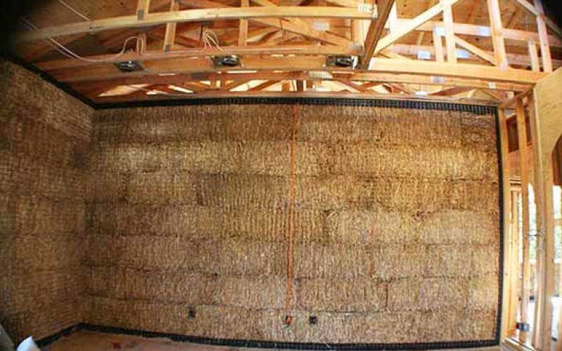 Утепление потолка глиной деревянного: как обмазать с камышом и техника выкладки